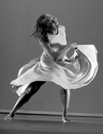 Dancer_8464 b-w